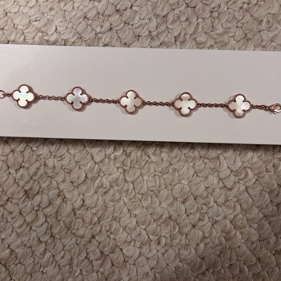 Rose gold & Mother of Pearl clover bracelet - Picture 1 of 5